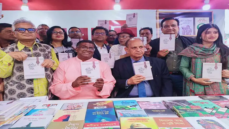 সাংবাদিক মনিরুজ্জামানের ‘যাপিত জীবনের গল্প’র মোড়ক উন্মোচন সাংবাদিক মনিরুজ্জামানের ‘যাপিত জীবনের গল্প’র মোড়ক উন্মোচন