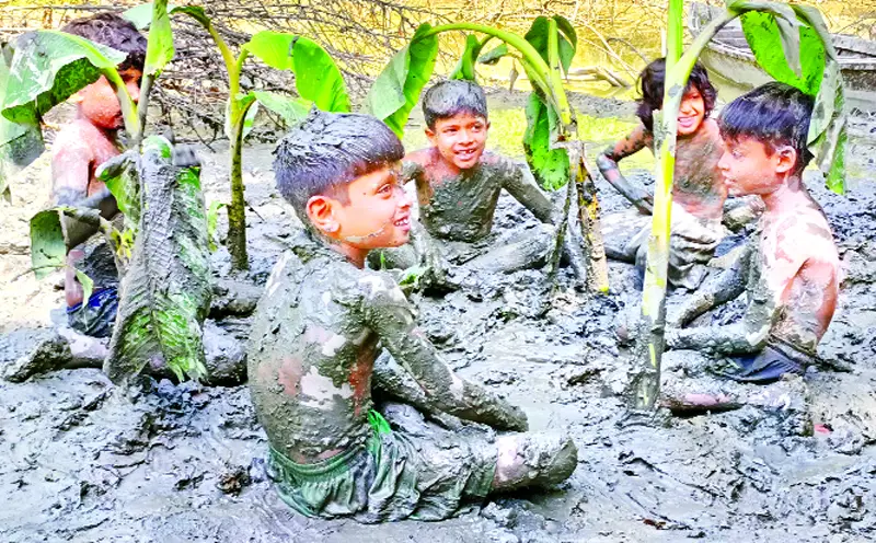 লোকজ সংস্কৃতি- কাদা  মাটি চাপড়ে বৃষ্টি  কামনা