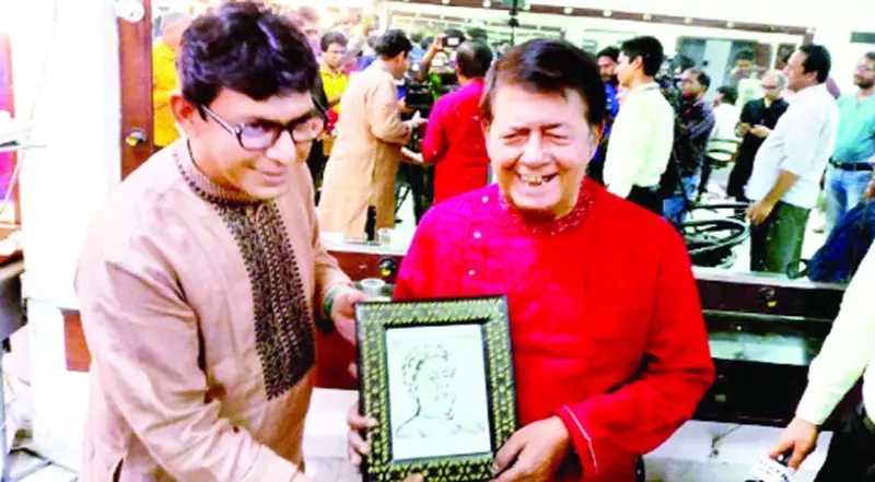 গুরুদক্ষিণা দিলেন চঞ্চল চৌধুরী