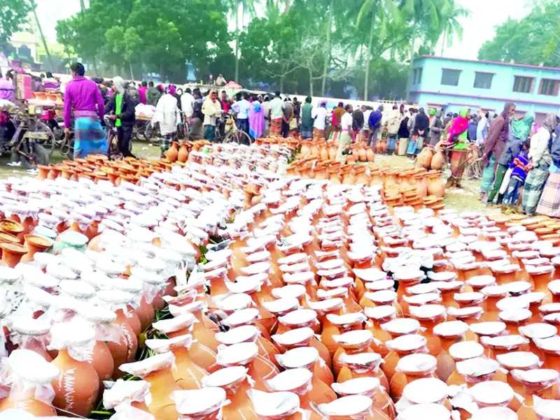 ঐতিহ্যবাহী গুড়ের হাট জমজমাট ঐতিহ্যবাহী গুড়ের হাট জমজমাট
