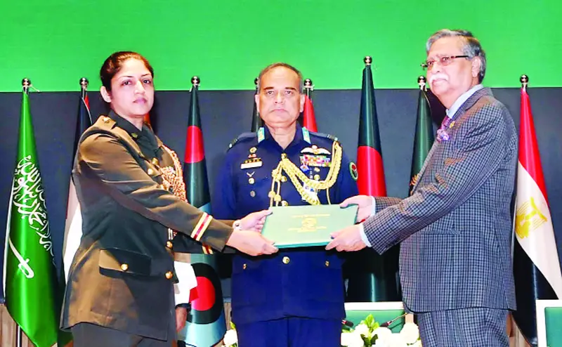 ন্যাশনাল ডিফেন্স ও আর্মড ফোর্সেস ওয়ার কোর্সের সমাপনী ন্যাশনাল ডিফেন্স ও আর্মড ফোর্সেস ওয়ার কোর্সের সমাপনী