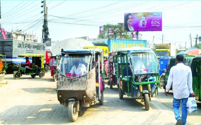 ঢাকা-ফতুল্লা-নারায়ণগঞ্জ সড়কে অবৈধ যান