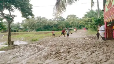 রাস্তার বেহাল দশা, ভোগান্তিতে পথচারী