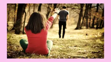 বিয়ের দাবিতে প্রেমিকের বাড়িতে প্রেমিকা, বসেছেন অনশনে 