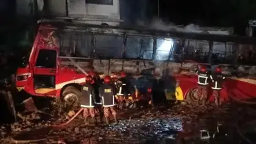 বগুড়ায় বাস-সিএনজির সংঘর্ষে নিহত ২, দুর্ঘটনায় বাসে আগুন