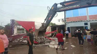 জমজম নূর হাইজিংয়ে অবৈধ স্থাপনা উচ্ছেদে অভিযান রাজউকের