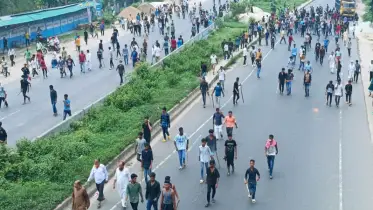 কুমিল্লায় আ.লীগের দুপক্ষের সংঘর্ষ চলছে, ঢাকা-চট্টগ্রাম মহাসড়ক বন্ধ