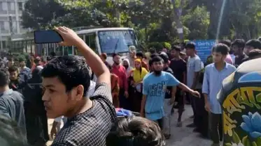 কুমিল্লায় ভূমিকম্প আতঙ্কে পদদলিত হয়ে ৫০ শ্রমিক আহত