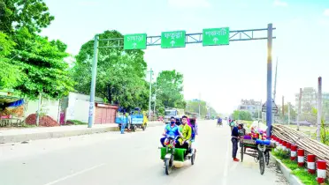 এক সড়কে পাল্টে গেছে দৃশ্যপট