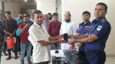 প্রকৃত মালিকরা পেলেন চুরি হওয়া অর্ধশত মুঠোফোন