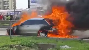 চলন্ত গাড়িতে আগুন, কোনও রকমে প্রাণ বাঁচল যাত্রী