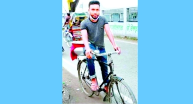 ‘দুয়ারে বিরিয়ানি’ পৌঁছে দেন আবির  হোসেন