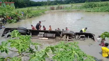 ঝালকাঠিতে ভয়াবহ সড়ক দুর্ঘটনা, নিহত ১৭, আহত ৩২ 