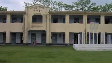 প্রক্সি পরীক্ষা দিতে এসে আটক হলেন ফুফাতো বোন 
