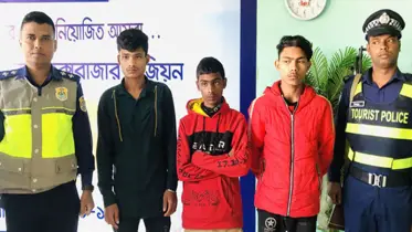 পর্যটকদের মালামাল ছিনতাই, ৩ রোহিঙ্গা গ্রেপ্তার