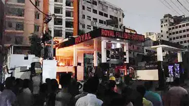 মহাখালী রয়েল ফিলিং স্টেশনে আগুন, দগ্ধ ৮ জন