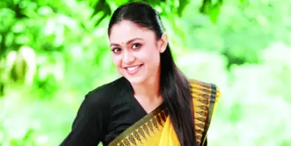 অভিনয়ে ব্যস্ত অলংকার