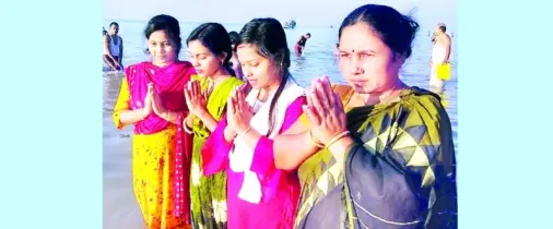 শত বছরের ঐতিহ্য  কুয়াকাটা সৈকতে  পুণ্যস্নান