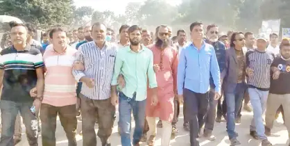 আওয়ামী নেতার  বহিষ্কারাদেশ  প্রত্যাহার দাবিতে  বিক্ষোভ