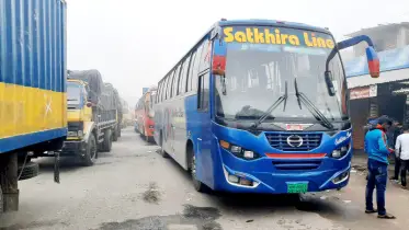 কুয়াশায় ৯ ঘণ্টা ফেরি চলাচল বন্ধ