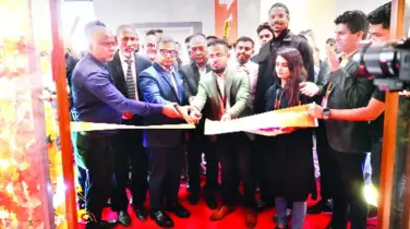টুয়েলভের নতুন আউটলেট