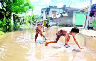 যশোর পৌরসভায় জলাবদ্ধতা নিরসনে ৮০ কোটি টাকা জলে
