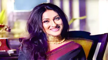 নিখোঁজ স্বামীর খোঁজে ঋতুপর্ণা