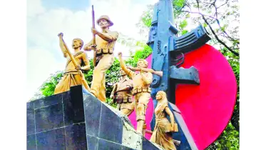 বায়ান্ন বাজার তিপ্পান্ন গলি