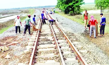 সাতকানিয়ায় রেললাইন সংস্কার সম্পন্ন 