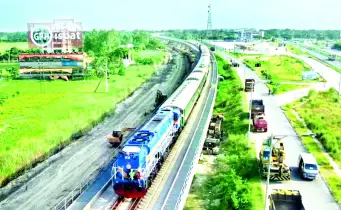 পদ্মা সেতু অতিক্রম করে প্রথম ট্রেন ঢাকায়