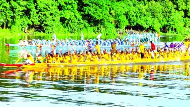 তিতাসের বুকে নৌকাবাইচ দেখল অর্ধ লক্ষাধিক মানুষ