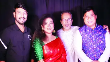 রাজীব-প্রিয়াংকার কণ্ঠে বিজয়ের গান
