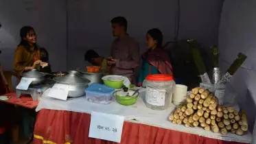  মিরপুরের ২ দিন ব্যাপি আদিবাসীদের খাবার ও সবজি মেলা চলছে