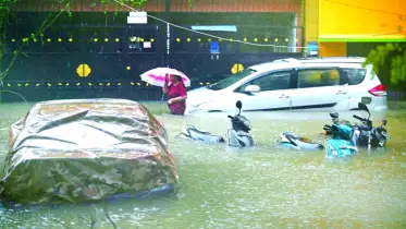 ডুবে গেছে চেন্নাই শহর, বিমানবন্দর অচল