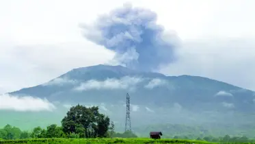 ইন্দোনেশিয়ায় ১১ পর্বতারোহীর মৃত্যু