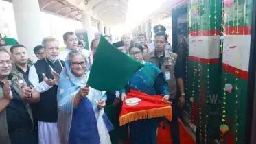ট্রেনে কক্সবাজার থেকে রামু গেলেন প্রধানমন্ত্রী