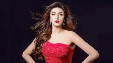 ভক্তের উপহারে আপ্লুত মিম