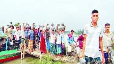 সেতুর অভাবে ভোগান্তি