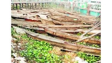 নিলামের অপেক্ষায় কোটি টাকার জেলে নৌকা