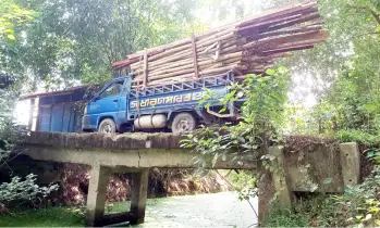 মীরসরাইয়ে ঝুঁকিপূর্ণ সেতুতে পারাপার, দুর্ঘটনার আশঙ্কা
