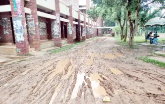 জাবির টিএসসি রাস্তা   কাদা-পানিতে একাকার