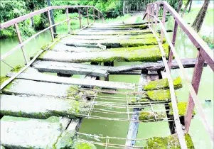 আতাকাঠি সেতু এখন মরণফাঁদ, সংস্কারের দাবি