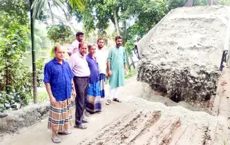 রৌমারীতে ব্যক্তি অর্থায়নে রাস্তা সংস্কার