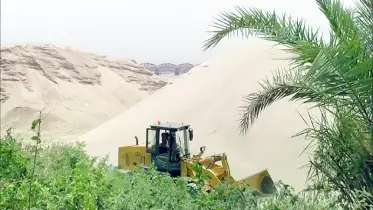 ঈশ্বরদীতে রেলের জমিতে বালু ব্যবসা