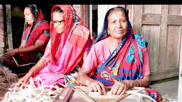 পাটপণ্যেই স্বাবলম্বী খ্রিস্টান মিশন পল্লীর নারীরা