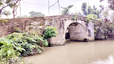 বাকেরগঞ্জে ঝুঁকিতে ব্রিটিশ আমলের সেতু