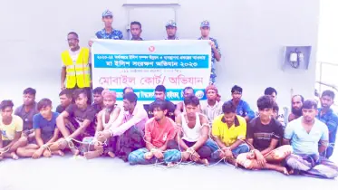 নিষেধাজ্ঞা অমান্য করে ইলিশ ধরায় ৫০ জেলে আটক