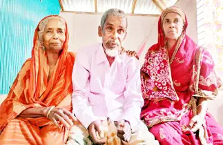৩৩ বছর পর ছেলে ফিরে এলো মায়ের কোলে
