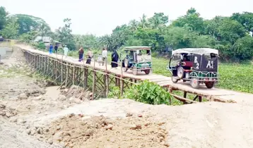 যশোরে দুই সেতু মরণফাঁদ