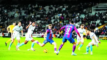 বার্সার জালে এক হালি গোল দিয়ে শীর্ষে জিরোনা